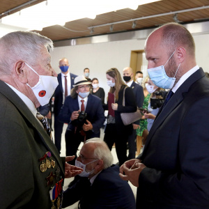 Minister_Nad_vojnovy_veteran_Kuna_na_oslavach_SNP_v_BB