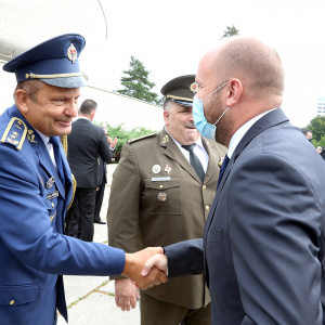Minister_obrany_Nad_velitel_vzdusnych_sil_Svoboda_na_oslavach_SNP_v_Banskej_Bystrici