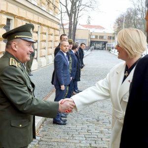 Generál Zmeko a ministerka MO ČR