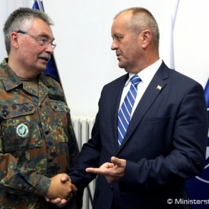 Minister Gajdoš rokoval s veliteľom Mnohonárodného zboru NATO Sever – Východ genpor. M. Hofmannom