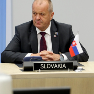 Slovensko sa zapojí do projektu NATO v oblasti obstarávania a skladovania presne riadenej munície