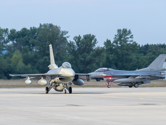 F-16 