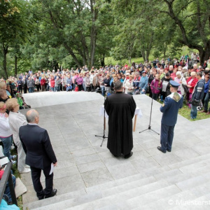 Minister Gajdoš si uctil pamiatku obetí vypálenej obce Kalište
