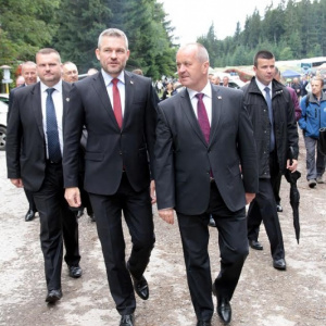 Minister Gajdoš si uctil pamiatku obetí vypálenej obce Kalište