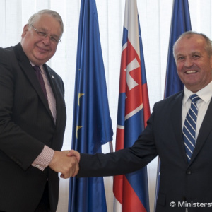 Minister Gajdoš rokoval s holandským veľvyslancom H. COR van der Kwastom