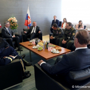 Minister obrany Peter Gajdoš rokoval s guvernérom štátu Indiana Ericom Holcombom