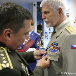 Minister Gajdoš sa stretol s predsedom Vojenského výboru NATO gen. Pavlom