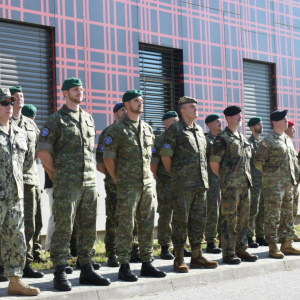 Príslušníci NFIU SVK nastúpení na ceremónií
