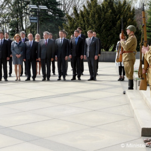 Minister obrany Peter Gajdoš a štátny tajomník Ivan Máčovský si pripomenuli 71. výročie oslobodenia Bratislavy
