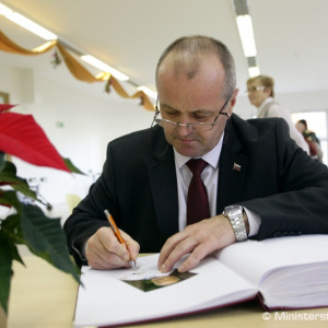 Minister obrany P. Gajdoš zagratuloval generálmajorovi Šedivému k 95. narodeninám