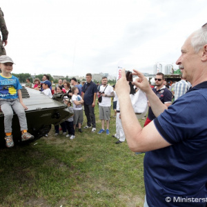 Na petržalskej strane Dunaja sa dnes strieľalo. Zásah sledovali tisícky ľudí.