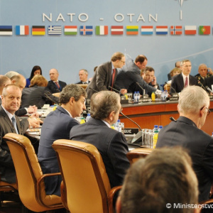 Generálny tajomník NATO J. Stoltenberg ocenil doterajšiu pomoc OS SR Ukrajine